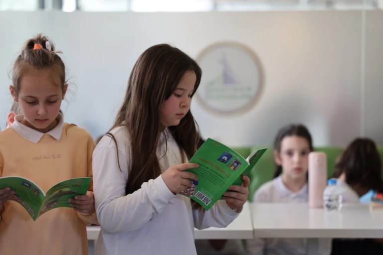 Kartepeli Çocuklar Yazar Gönül Simpson ile Buluştu