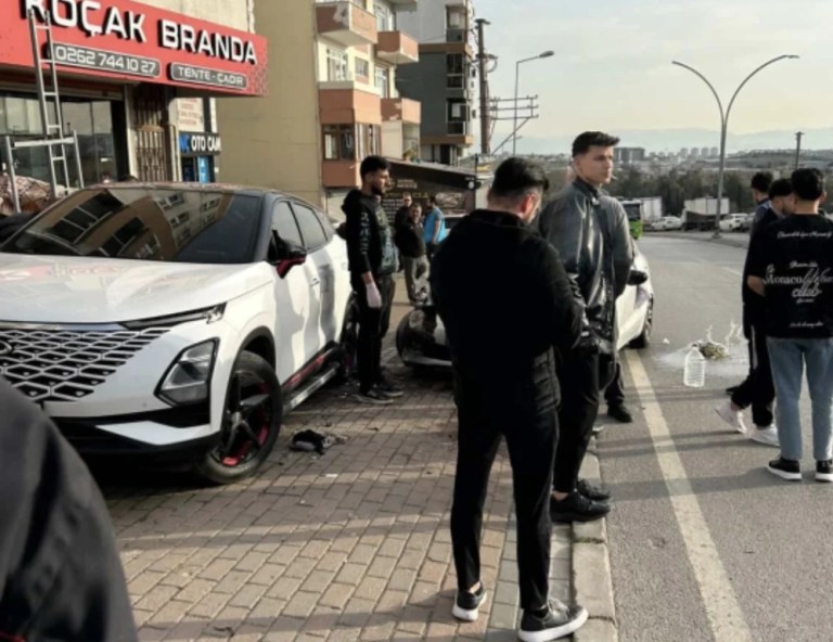 Çayırova’da feci kaza: 2 kişi hayatını kaybetti!