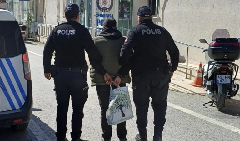 Kocaeli’de kamu görevlisi dolandırıcı yakalandı!