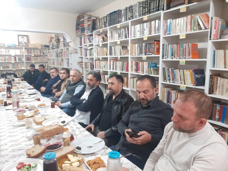 Derinceli marketçilerden dayanışma toplantısı