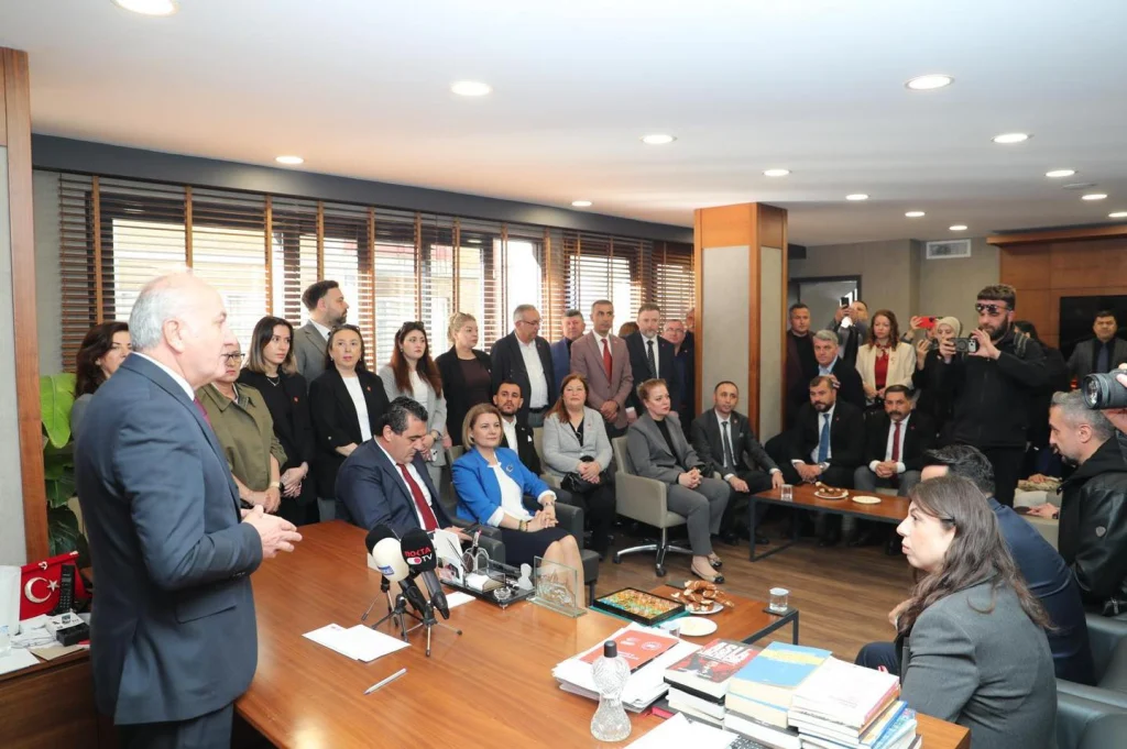 Karasu Kocaeli’de CHP örgütüyle buluştu