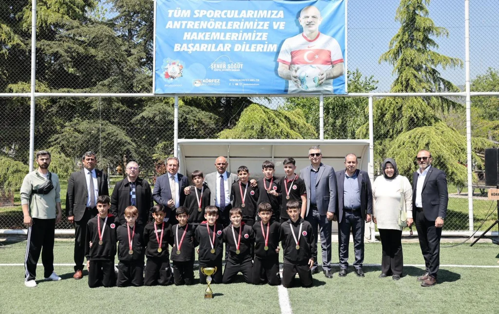 Körfez’de ortaokul futbol turnuvası coşkusu