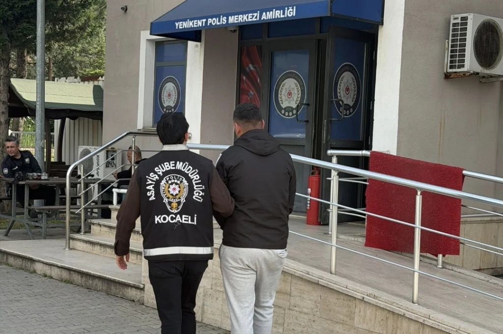 12 yıl hapis cezalı uyuşturucu taciri Derince’de yakalandı!