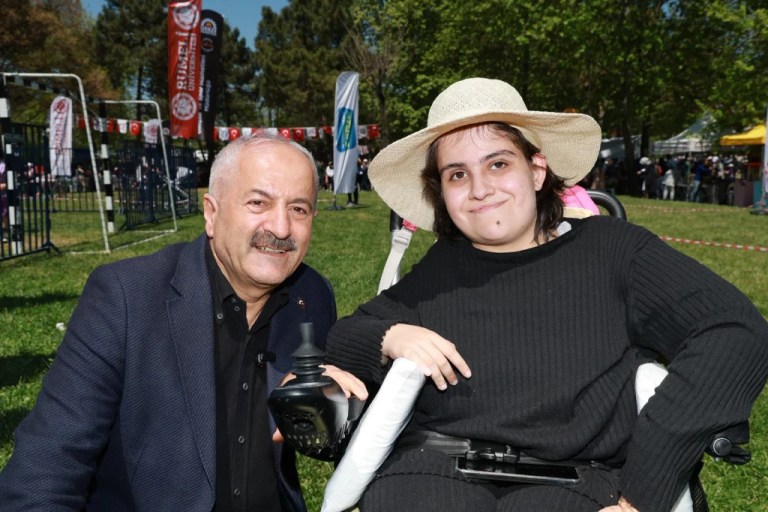 Özel Bireyler Enfest’te Coşkuyla Eğlendi
