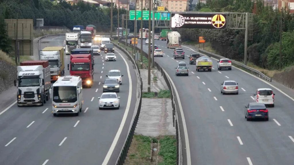 Kocaeli’de bayram trafik tedbirleri kapsamında ağır vasıta geçişlerine kısıtlama